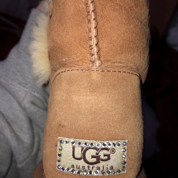 Bailey Button UGGS - Picture 3 of 4